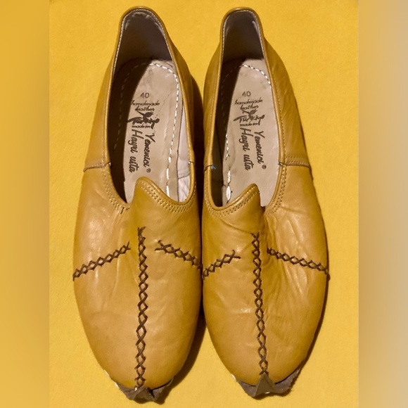 Yeminici Hand Made Shoes (Size 40 / US W 9 - 9.5 / US M 7.5 -8) - Picture 2 of 8